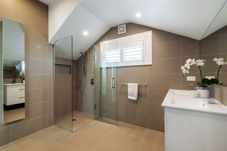 Photo of property in 2 Bayview Road, Hauraki, Auckland, 0622