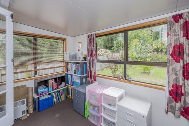 Photo of property in 16 Chester Street, Levin, 5510