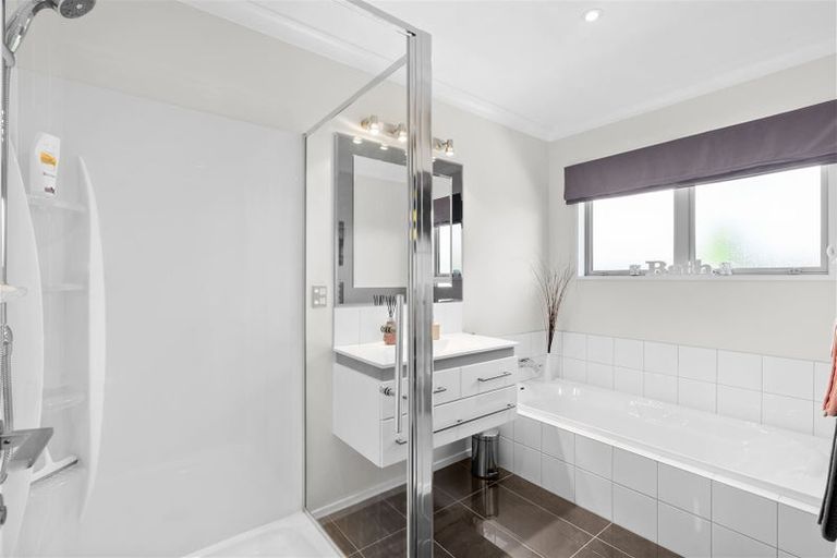 Photo of property in 6 Lakebridge Place, Parklands, Christchurch, 8083