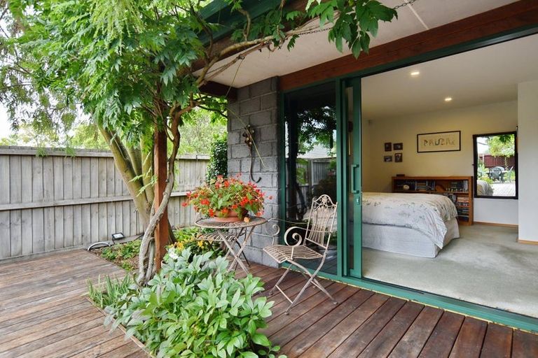 Photo of property in 1/5 Winters Road, Redwood, Christchurch, 8051