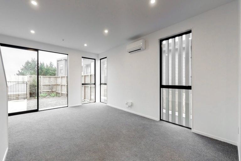 Photo of property in 7/62 Spenmoor Street, Newlands, Wellington, 6037