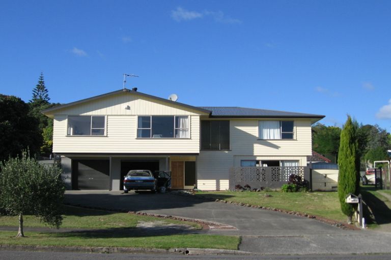 Photo of property in 1 Hicks Crescent, Waikanae Beach, Waikanae, 5036