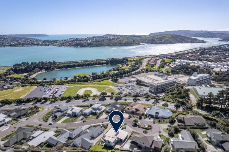 Photo of property in 10 Hollyford Place, Aotea, Porirua, 5024