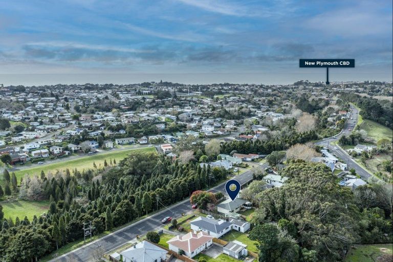 Photo of property in 203 Frankley Road, Frankleigh Park, New Plymouth, 4310