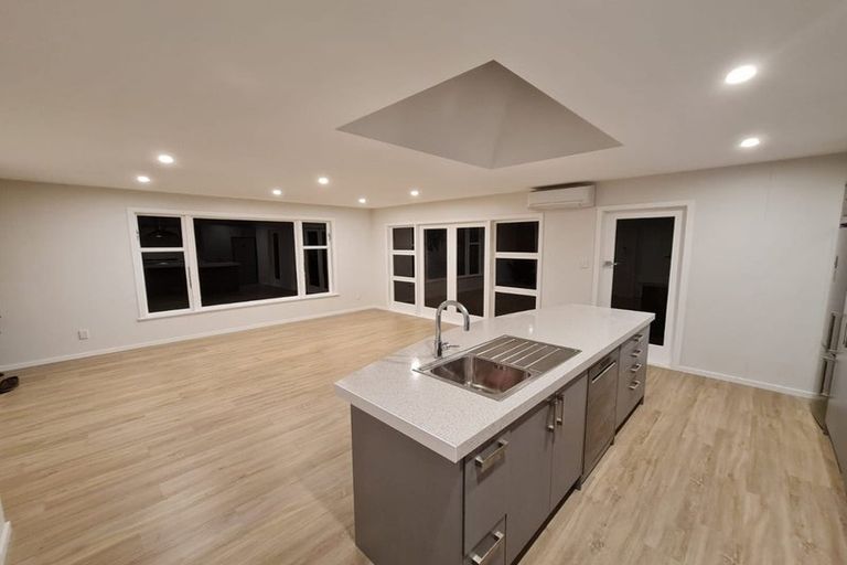 Photo of property in 11 Kiriwai Road, Paremata, Porirua, 5024