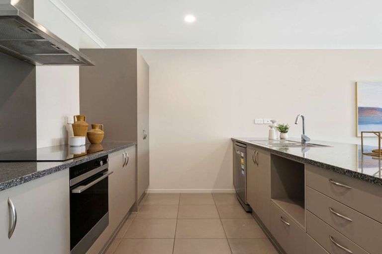 Photo of property in 18 Akeake Lane, Manurewa, Auckland, 2102