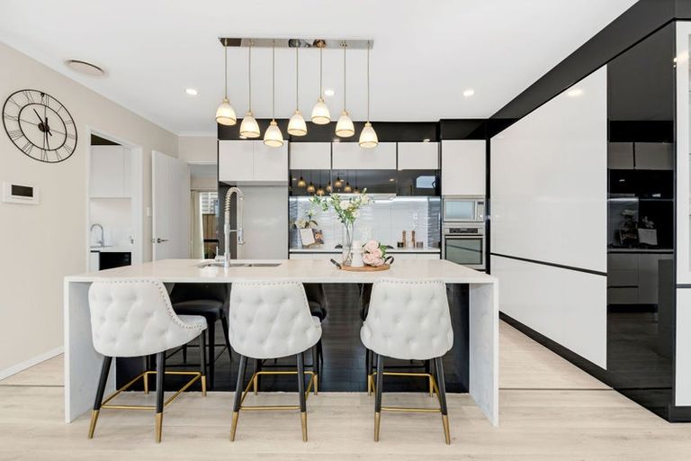 Photo of property in 27 Hakinakina Drive, Flat Bush, Auckland, 2019