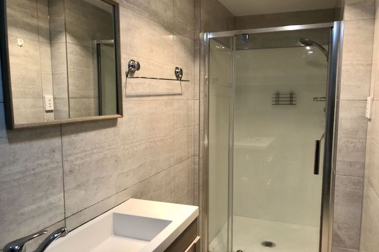 Photo of property in 1/3 Colin Wild Place, Glenfield, Auckland, 0629