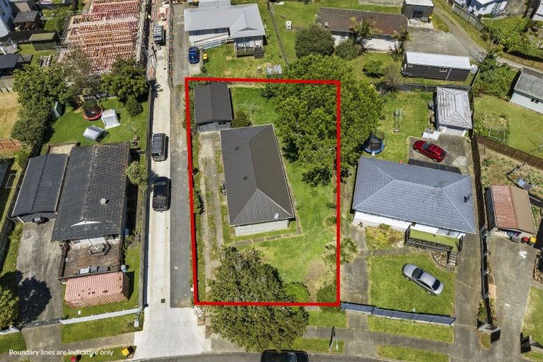 Photo of property in 27 Becker Drive, Weymouth, Auckland, 2103