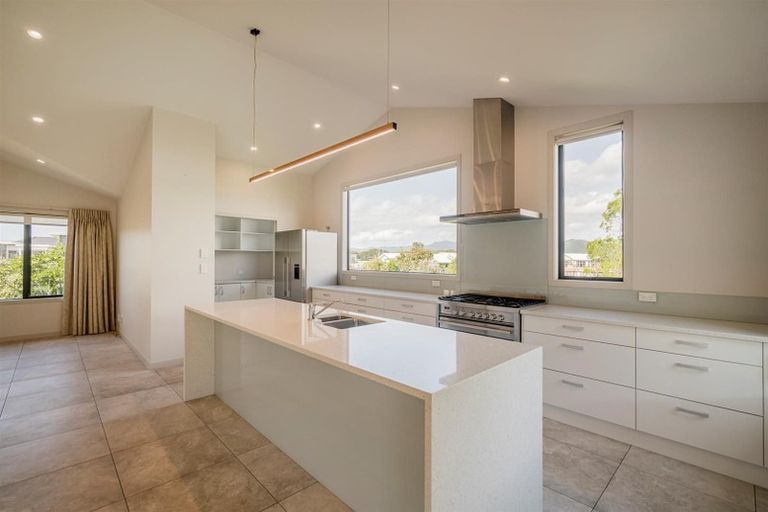 Photo of property in 1 Topping Place, Whitianga, 3510