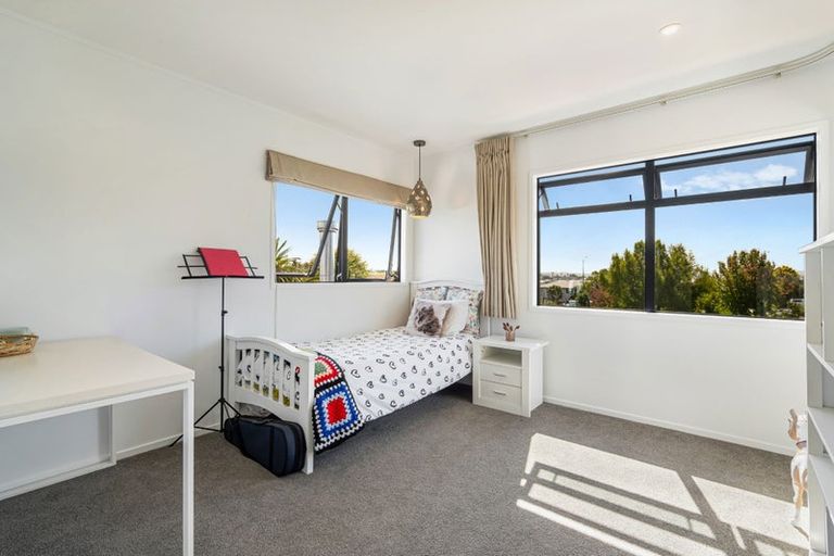 Photo of property in 143 Whangaparaoa Road, Red Beach, 0932