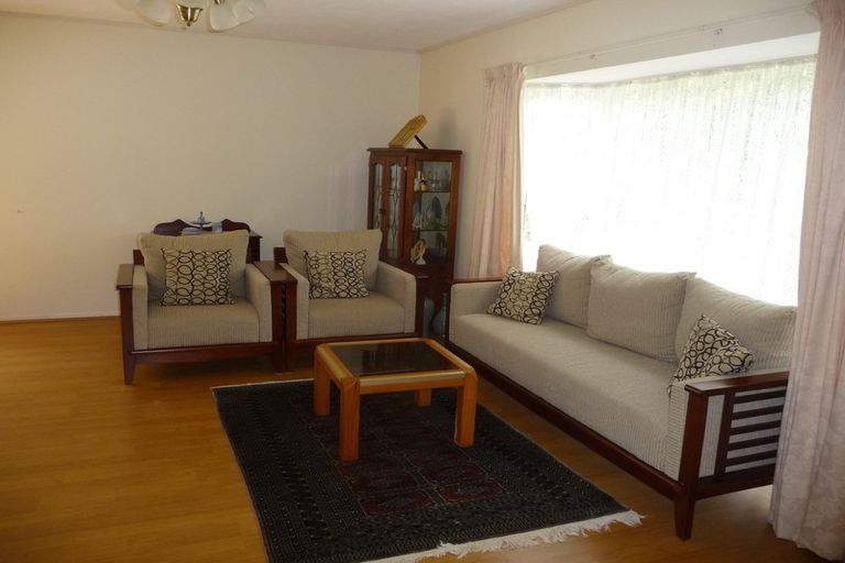 Photo of property in 2/16 Ronald Macken Place, Windsor Park, Auckland, 0632