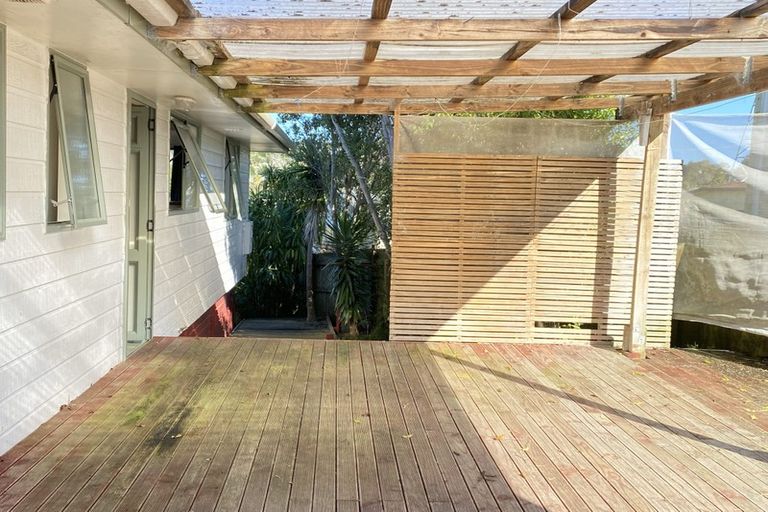 Photo of property in 10 Cloghan Close, Massey, Auckland, 0614