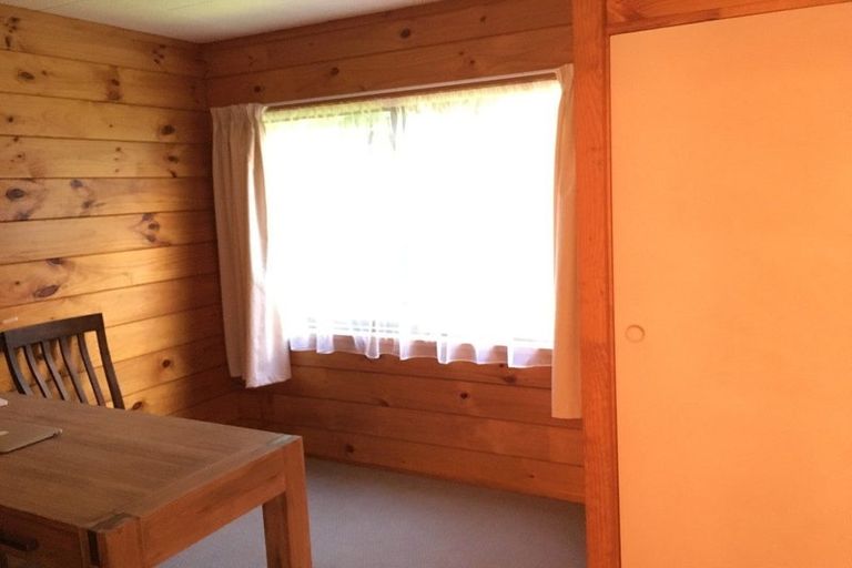 Photo of property in 2/8 Camilla Grove, Totara Vale, Auckland, 0629