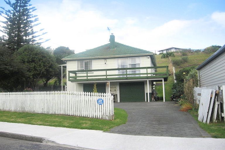 Photo of property in 8 Miriona Grove, Paekakariki, 5034