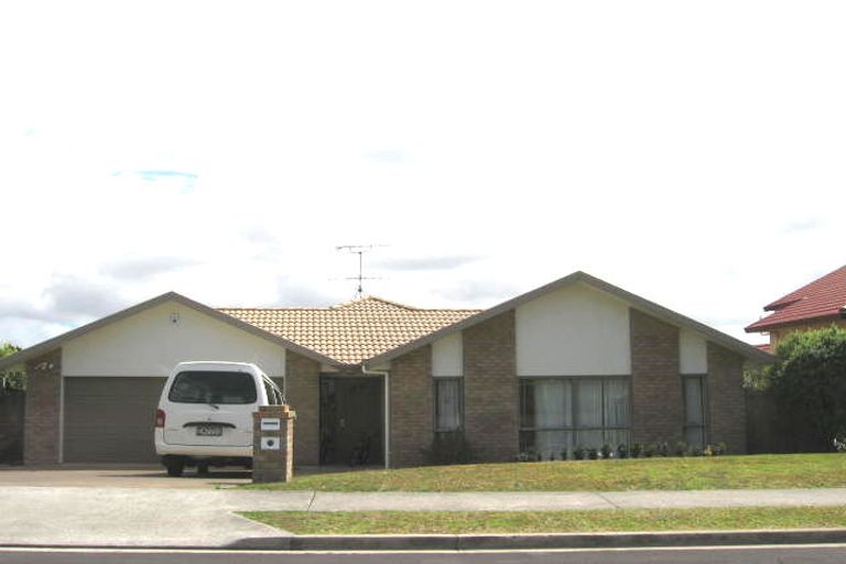 Photo of property in 25 Lorikeet Place, Unsworth Heights, Auckland, 0632