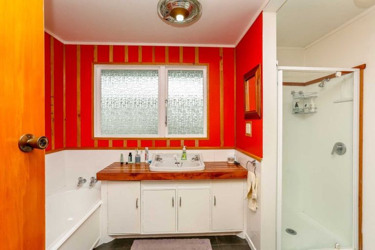 Photo of property in 25 Manu Crescent, Upper Vogeltown, New Plymouth, 4310