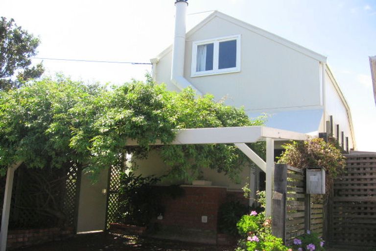 Photo of property in 12 Yale Road, Mount Cook, Wellington, 6021