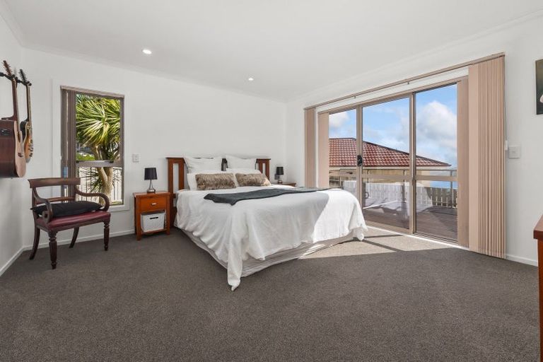 Photo of property in 1 Greenstone Place, Aotea, Porirua, 5024