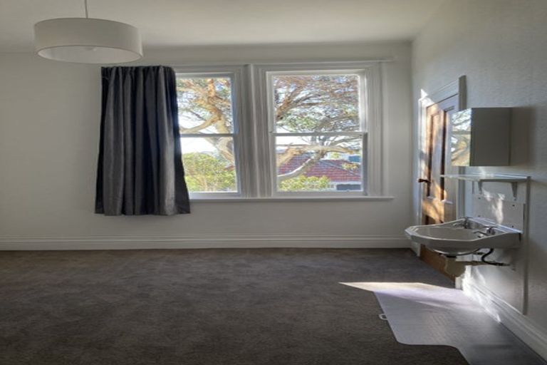 Photo of property in 11 Brougham Street, Mount Victoria, Wellington, 6011