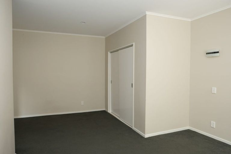 Photo of property in 70 Kelburn Parade, Kelburn, Wellington, 6012