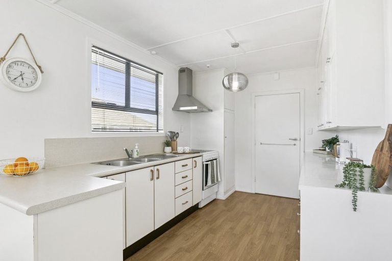 Photo of property in 11b Greer Crescent, Tawa, Wellington, 5028