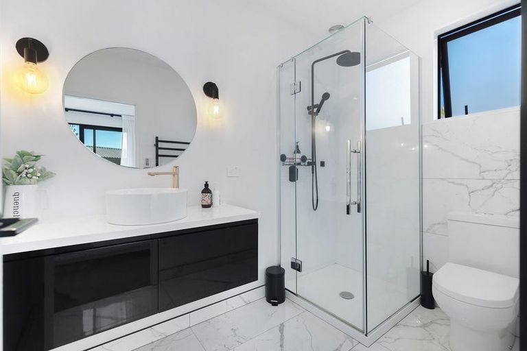 Photo of property in 18 Silver Street, Lower Shotover, Queenstown, 9304