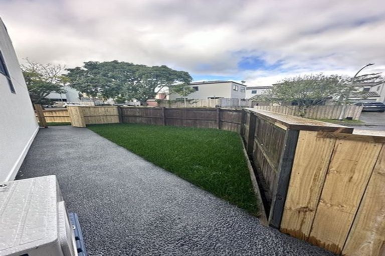 Photo of property in 17 Sun Place, Henderson, Auckland, 0612