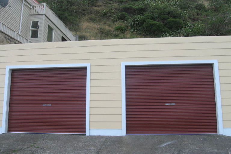 Photo of property in 132 The Esplanade, Houghton Bay, Wellington, 6023