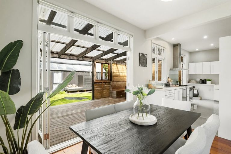 Photo of property in 72 Eversleigh Road, Belmont, Auckland, 0622