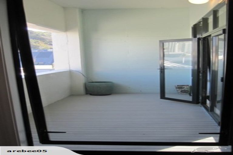 Photo of property in Endeavour Apartments, 13/125 Thorndon Quay, Pipitea, Wellington, 6011