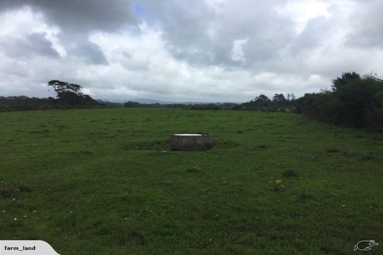 Photo of property in 467 Waitakere Road, Taupaki, Henderson, 0782