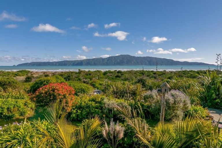 Photo of property in 93 Manly Street, Paraparaumu Beach, Paraparaumu, 5032