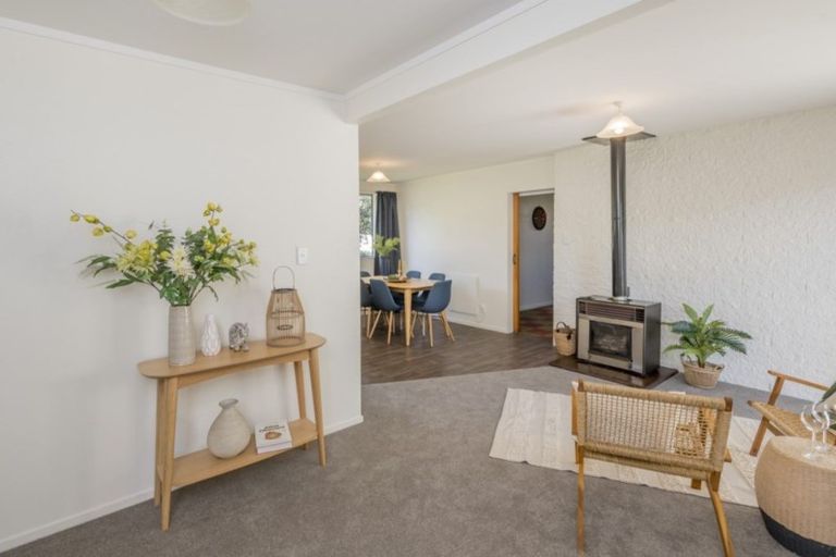 Photo of property in 10 Graham Grove, Waikanae, 5036