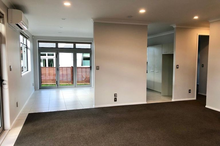 Photo of property in 11m Clearwater Cove, West Harbour, Auckland, 0618