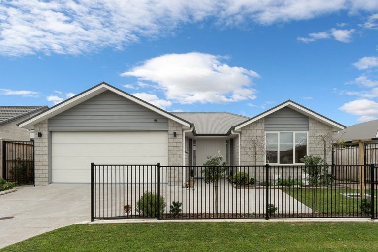 Photo of property in 124 Puhirake Crescent, Pyes Pa, Tauranga, 3112