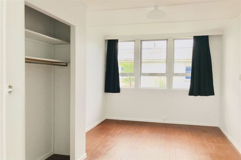 Photo of property in 4/4 Hutchinson Avenue, New Lynn, Auckland, 0600