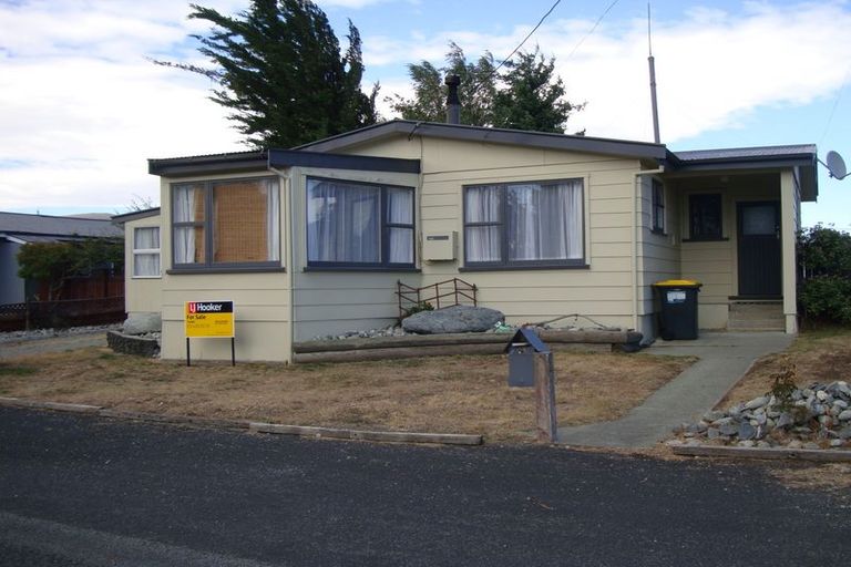 Photo of property in 16 Jollie Road, Twizel, 7901