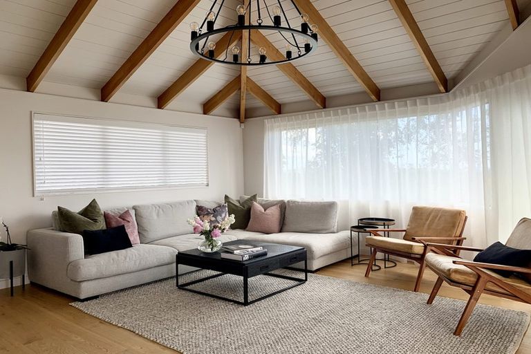 Photo of property in 1/70 Ocean View Road, Northcote, Auckland, 0627