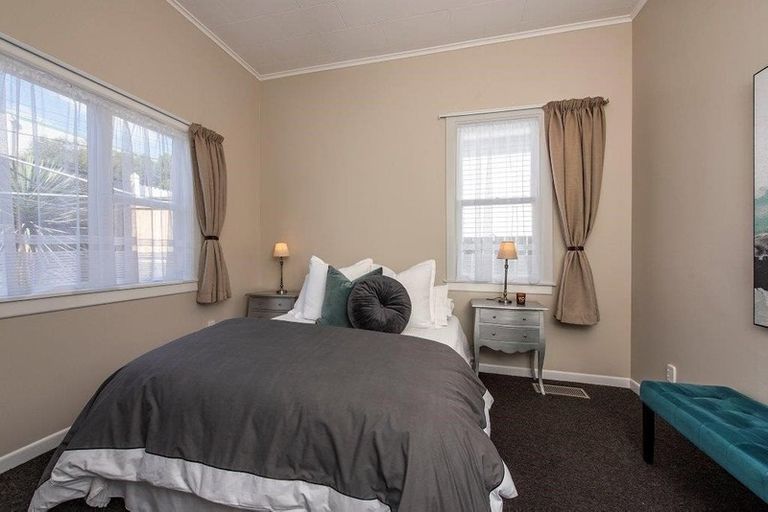 Photo of property in 296 Karori Road, Karori, Wellington, 6012