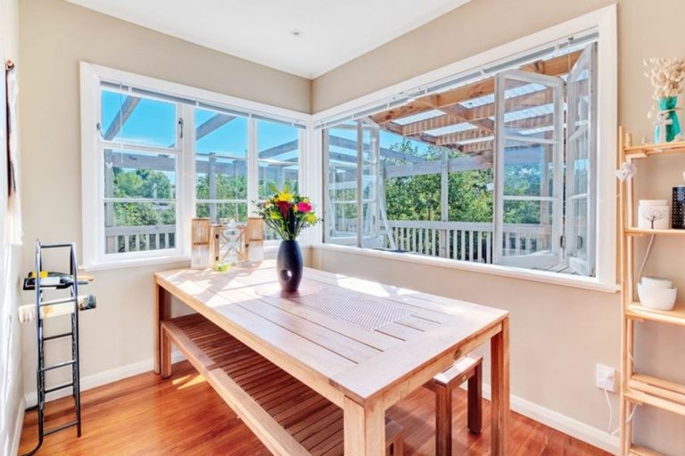 Photo of property in 2 Slater Road, South Head, Helensville, 0874