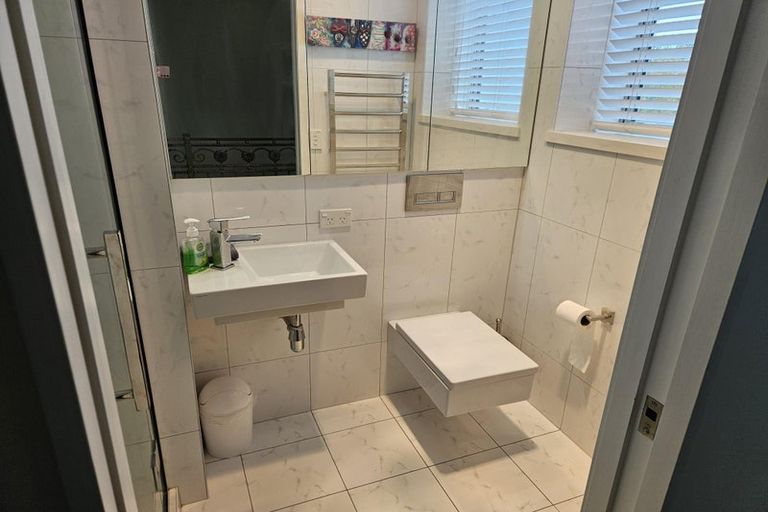 Photo of property in 3/99 Aikmans Road, Merivale, Christchurch, 8014