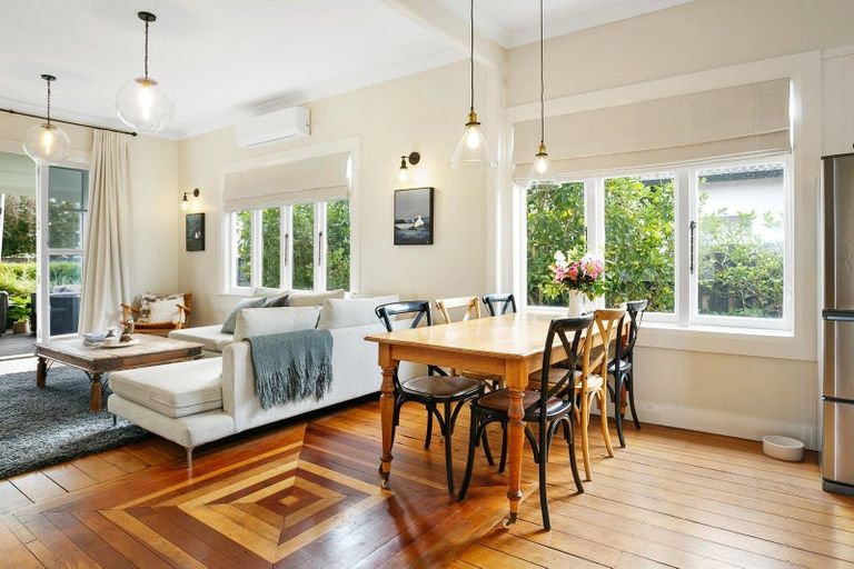 Photo of property in 122 Victoria Street, Cambridge, 3434