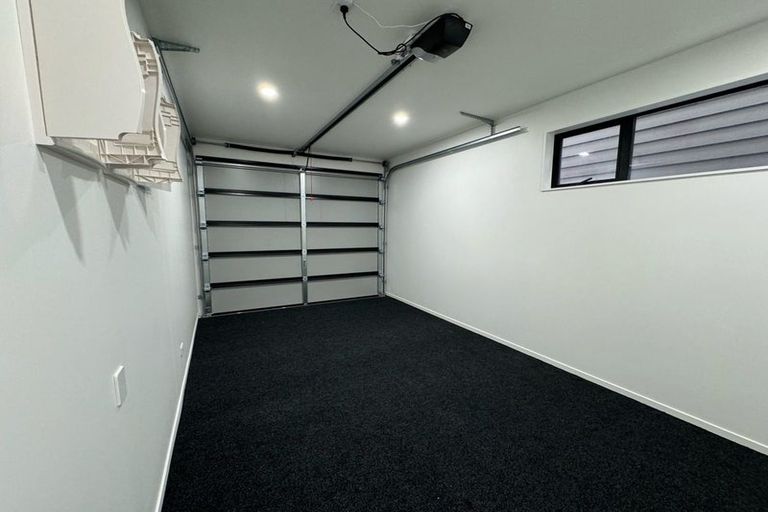 Photo of property in 9/90 Picasso Drive, West Harbour, Auckland, 0618