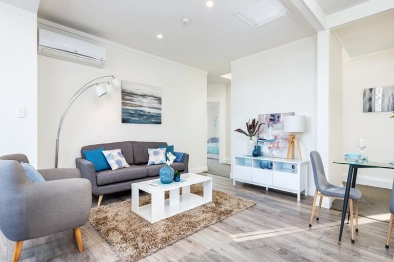 Photo of property in 1 Luckens Road, West Harbour, Auckland, 0618