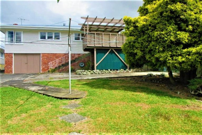 Photo of property in 37 St Leonards Road, Kelston, Auckland, 0602