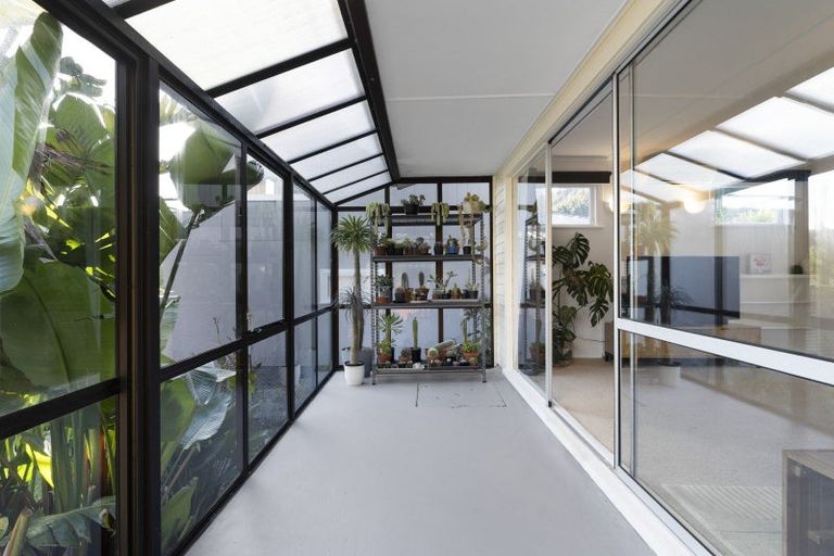 Photo of property in 6 Kaitawa Crescent, Paraparaumu, 5032