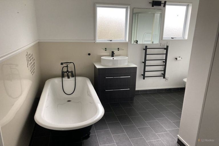 Photo of property in 10 Studholme Street, Waimate, 7924