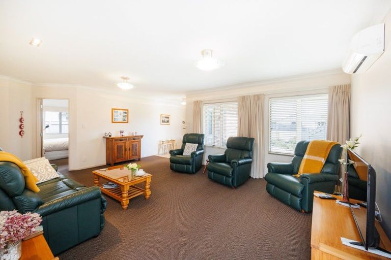 Photo of property in 30 Daniel Place, Kelvin Grove, Palmerston North, 4414
