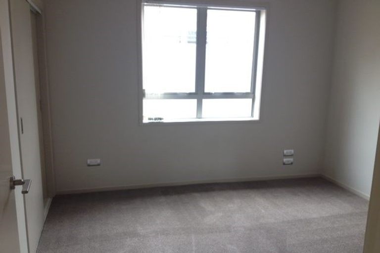 Photo of property in 32 Horizon View Road, Oteha, Auckland, 0632